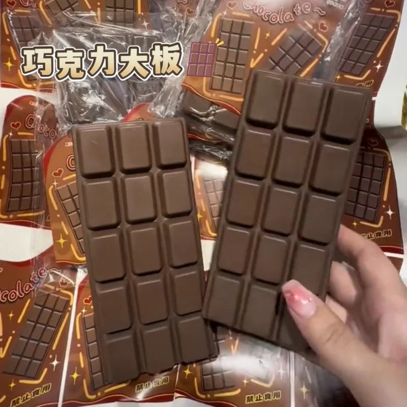 🍫 Tablette de Chocolat Squishy Géante – Enfin un Chocolat qu'on Peut Écraser Sans Culpabilité !