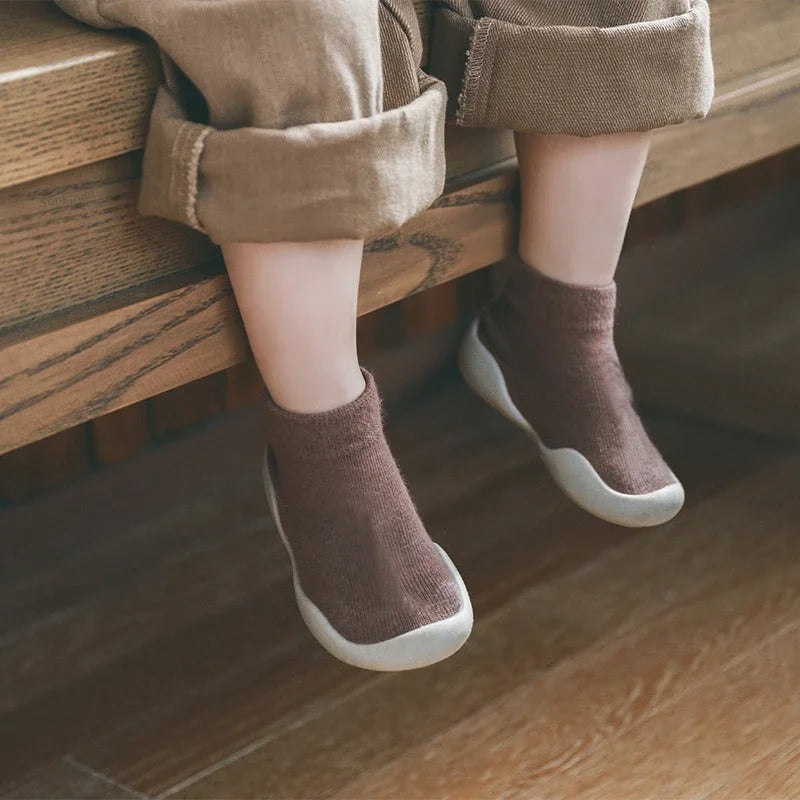 chaussons-souples-bebe-marron-automne