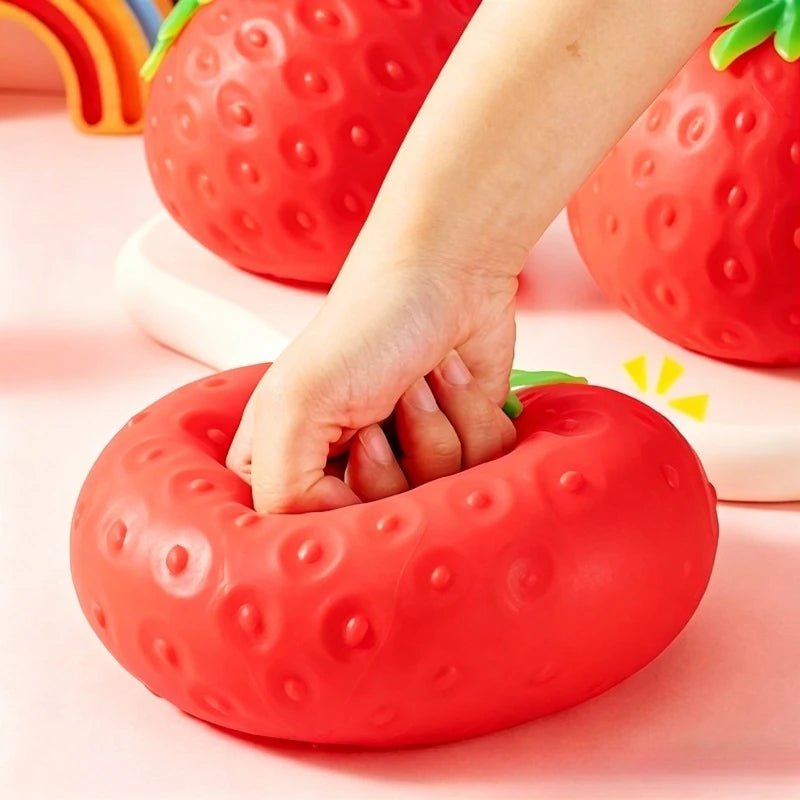 🍓 Squishy Fraise Géante – L'Anti-Stress Ultra Doux qui Rend Accro ! - Bébé Calinou