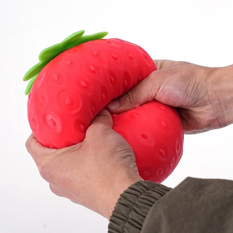🍓 Squishy Fraise Géante – L'Anti-Stress Ultra Doux qui Rend Accro ! - Bébé Calinou