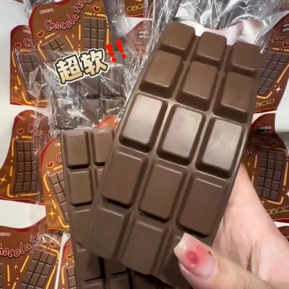🍫 Tablette de Chocolat Squishy Géante – Enfin un Chocolat qu'on Peut Écraser Sans Culpabilité ! - Bébé Calinou