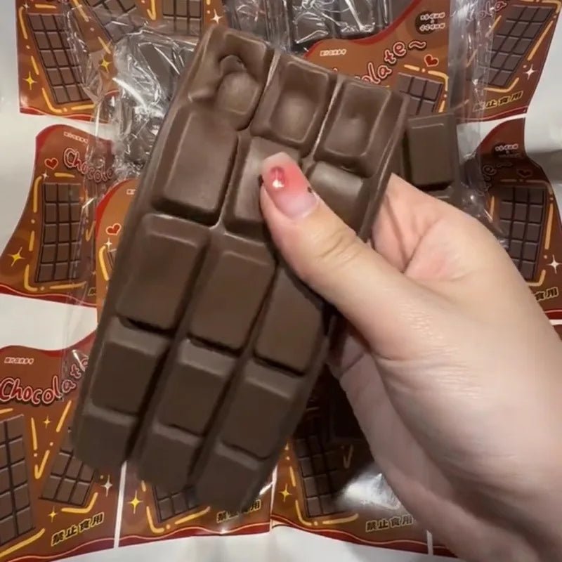 🍫 Tablette de Chocolat Squishy Géante – Enfin un Chocolat qu'on Peut Écraser Sans Culpabilité ! - Bébé Calinou