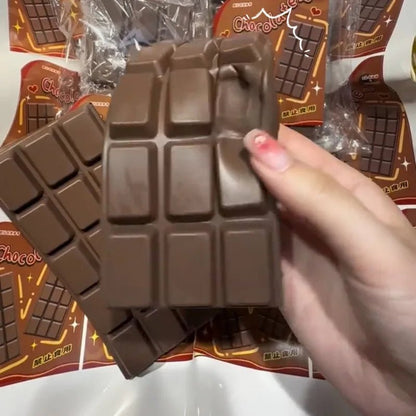 🍫 Tablette de Chocolat Squishy Géante – Enfin un Chocolat qu'on Peut Écraser Sans Culpabilité ! - Bébé Calinou